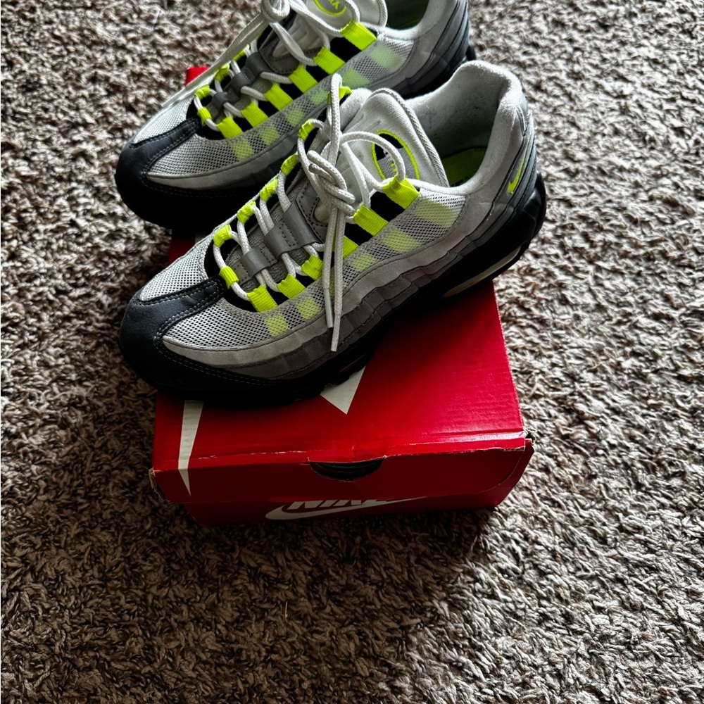 Nike Men’s Air Max 95 in Gray and Volt….unisex , woman’s 7.5
Men’s 6 - Picture 4 of 6